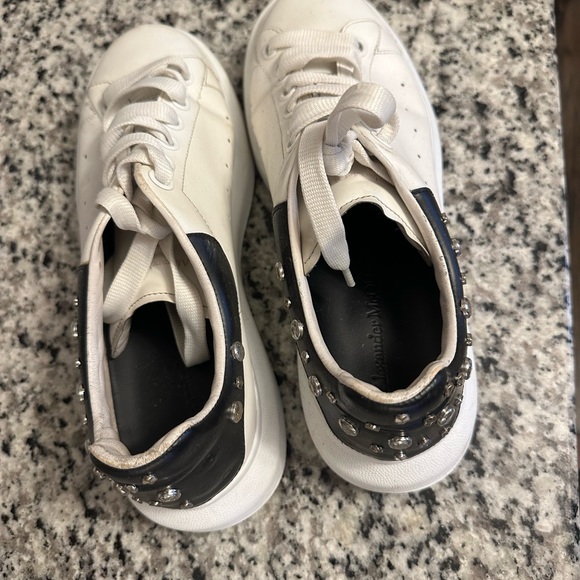 Alexander McQueen Men’s sneaker with studs. Size 38.5 - Picture 2 of 6